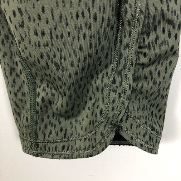 Lululemon green pattern crop leggings t345 - Picture 6 of 8
